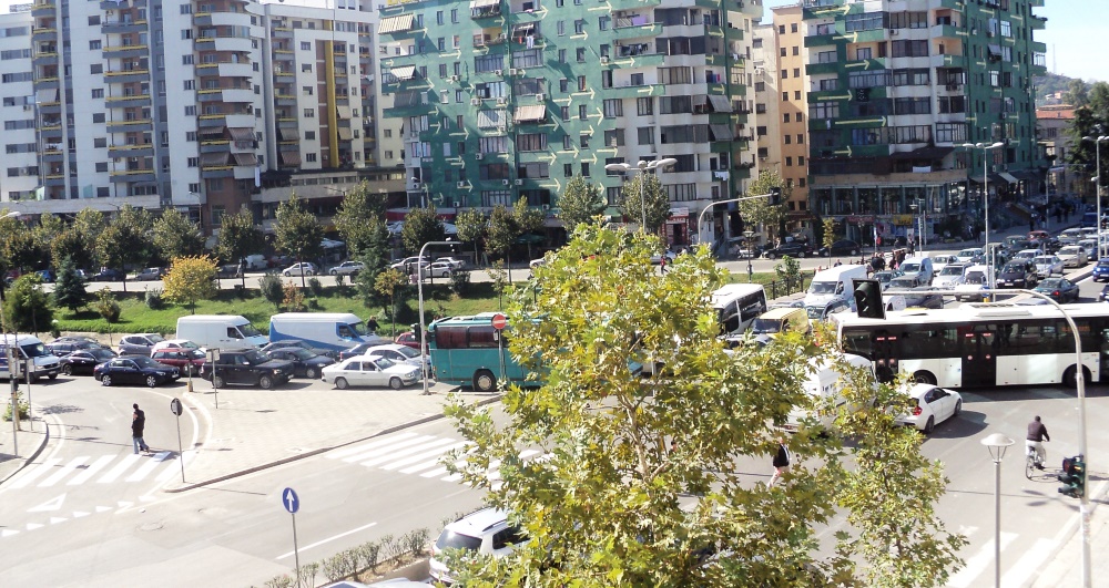 Punime, nga e shtuna nis devijimi i trafikut te mbikalimi i Pallatit me Shigjeta